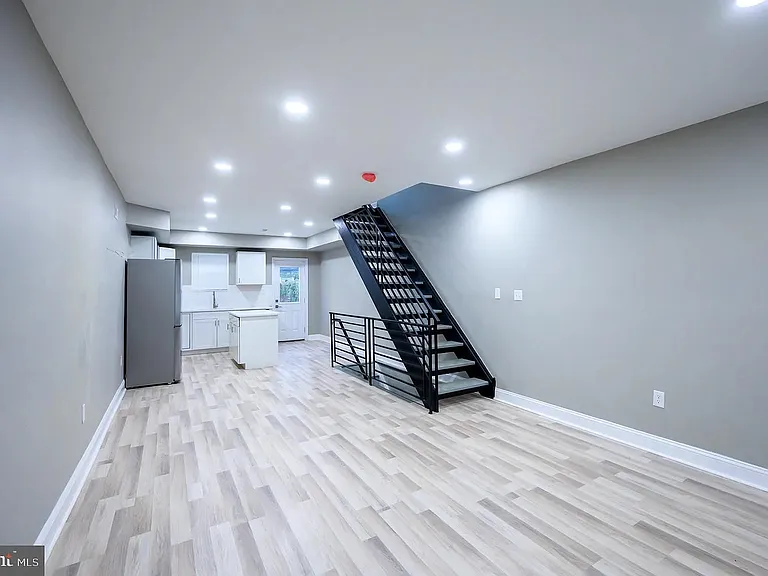 2212 Greenwich St — Photo 3