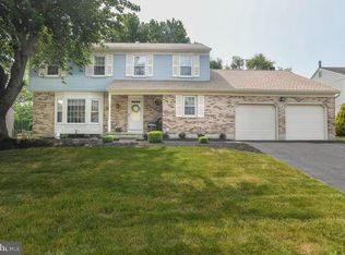 8 Fieldstone Cir, Hockessin, DE 19707