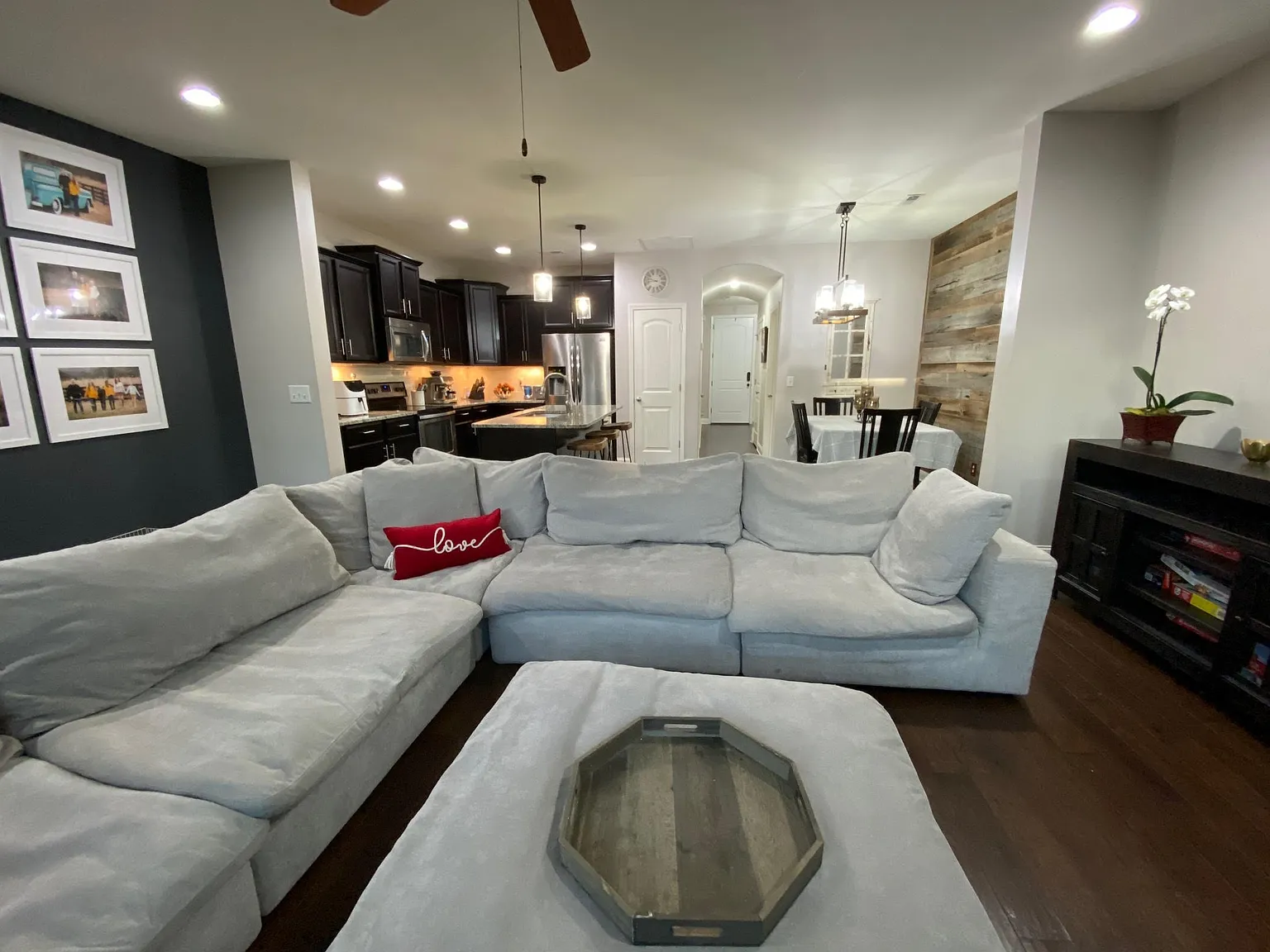 3 bed, 2.5 bath, 1647 sqft, $2,600 — Photo 4