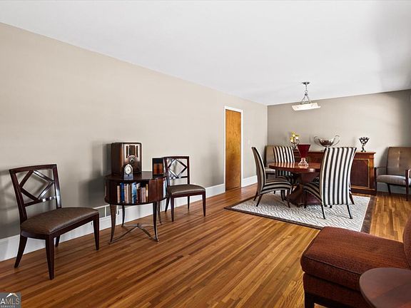 5th image of 215 Gilbert Rd