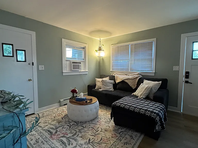 136 W Morning Glory Rd #A — Photo 1
