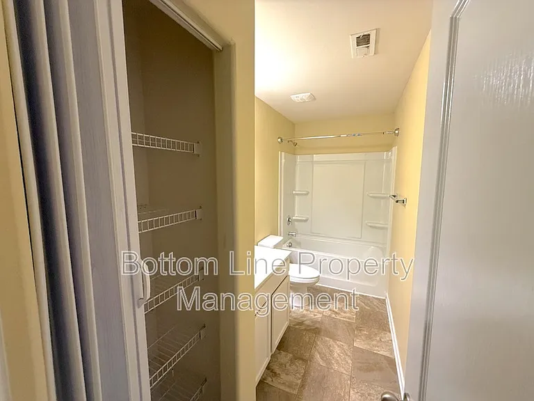1321 Waylon Ave — Photo 11