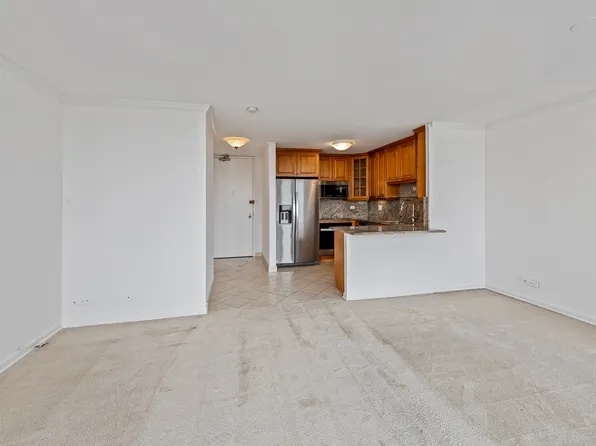 111 E Chestnut St, Chicago, IL 60611
