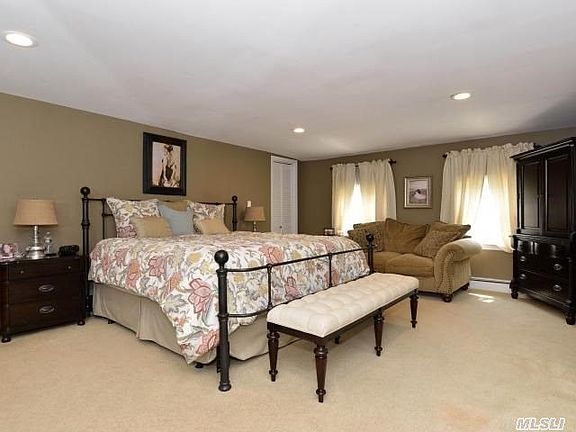 5th image of 15 Barteau Ave