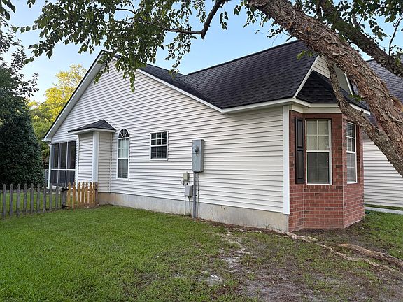 3rd image of 110 Summer Trace Dr