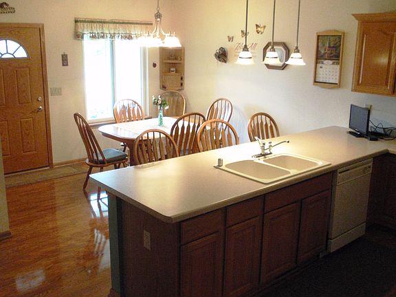 5th image of 322 Lauren Ln
