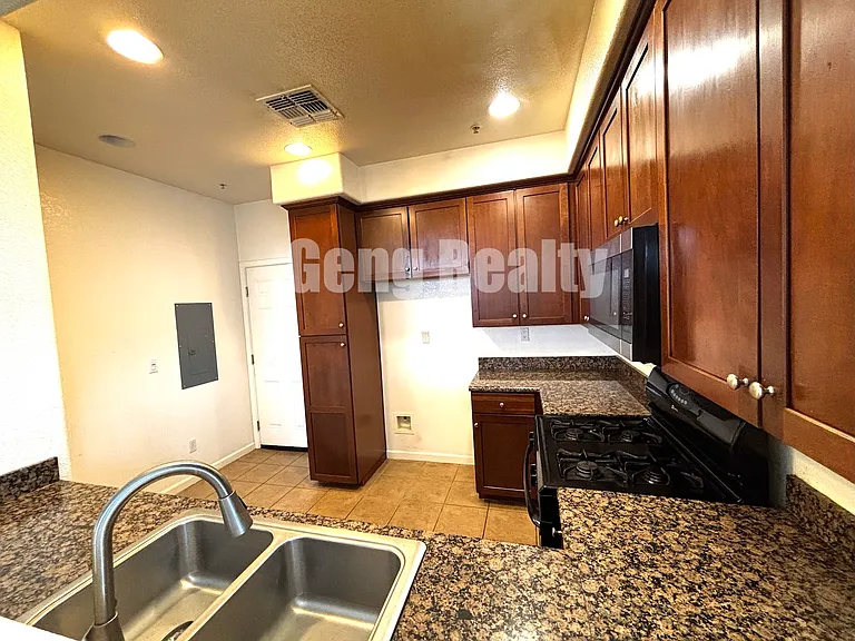 8308 Crystal Walk Cir — Photo 5