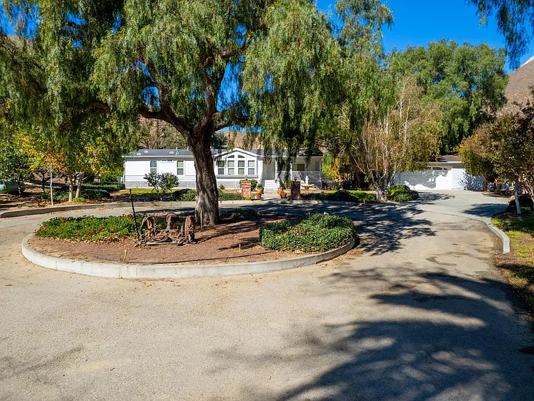 1057 E La Loma Ave — Photo 7