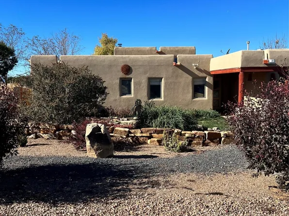 4 Enebro Pl, Santa Fe, NM 87508