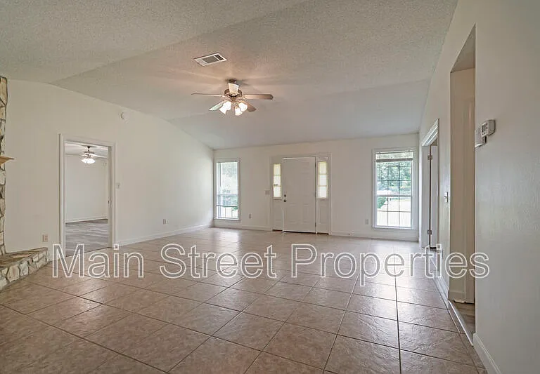 1301 Elliott St — Photo 4