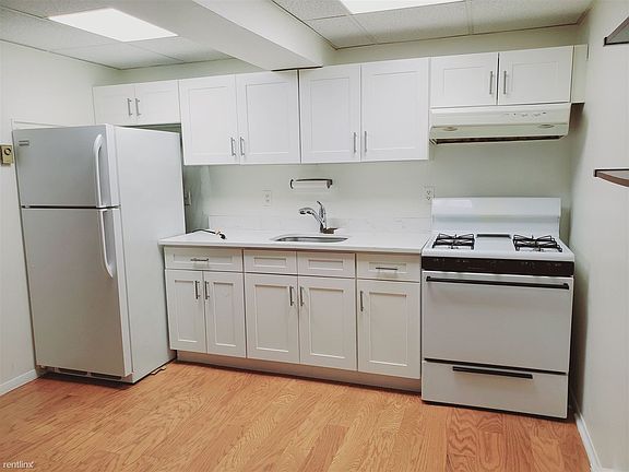 2nd image of 100 Woodside Grn APT 2