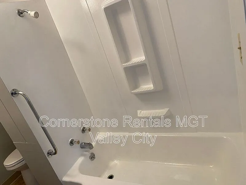 2 bed, 1.0 bath, $800 — Photo 2