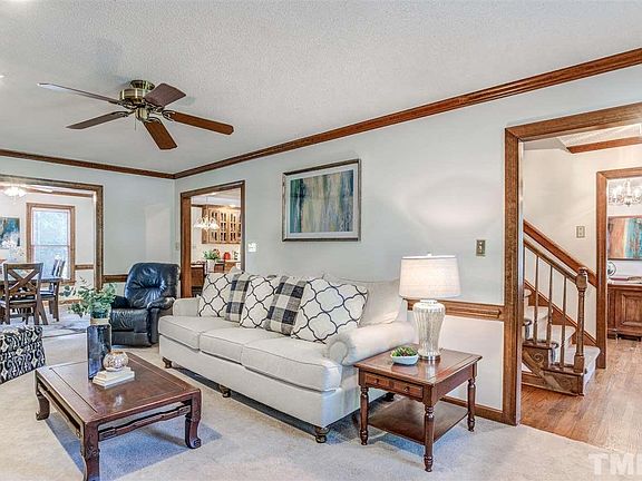 3rd image of 8 Afton Ln