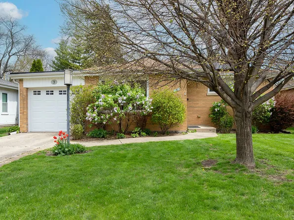 3 S School St, Mount Prospect, IL 60056