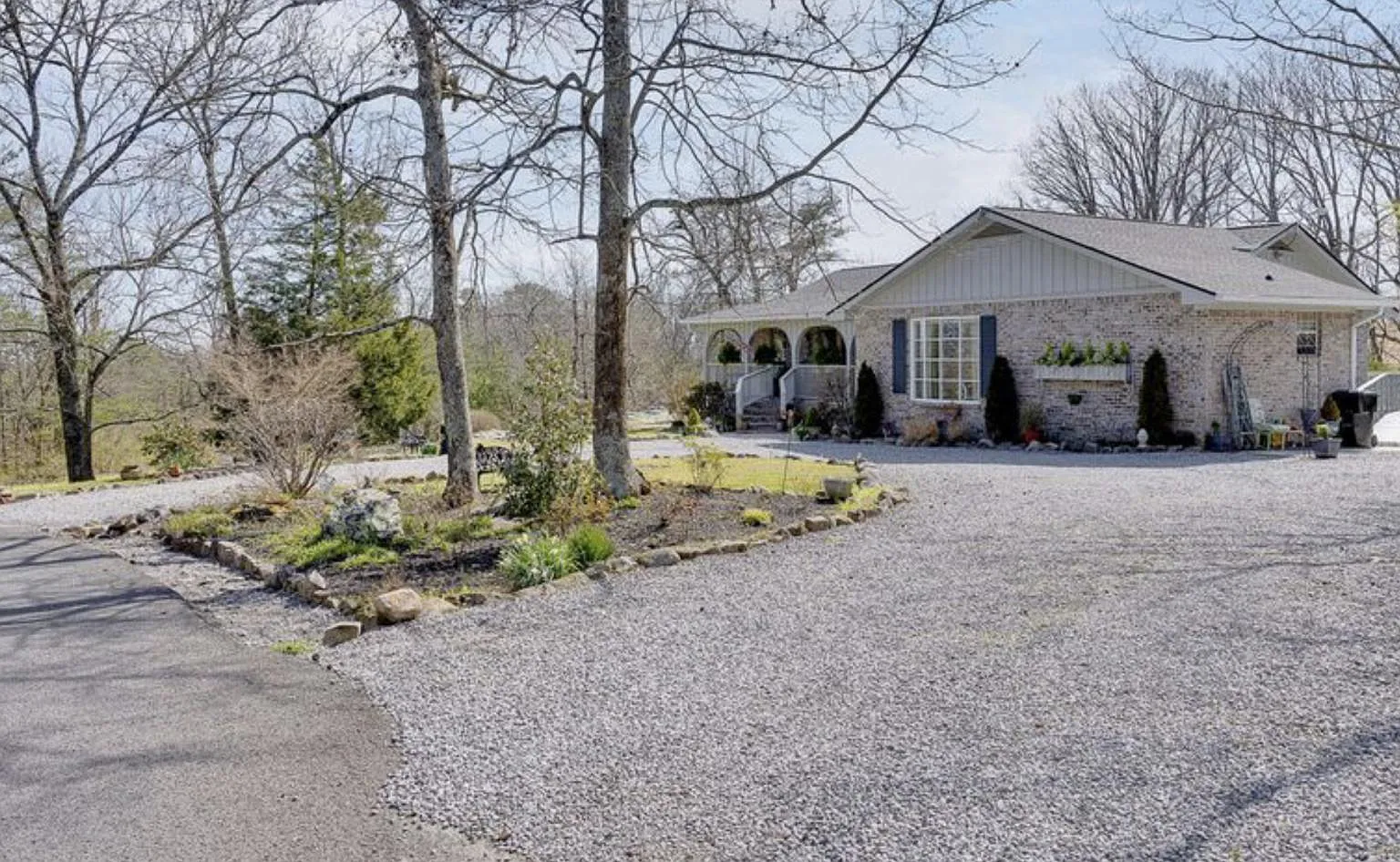 219 Rainbow Dr — Photo 1