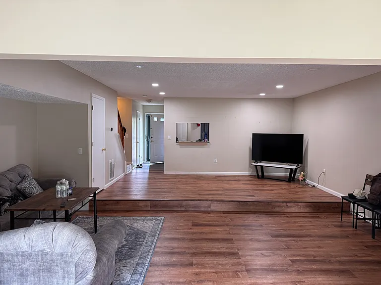 6 Townsend Ct — Photo 8