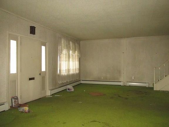3rd image of 422 Main St