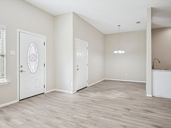 5th image of 516 Wood Dr #518