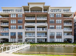 128 W Wisconsin Ave UNIT 401, Oconomowoc, WI 53066
