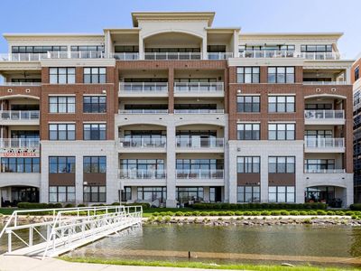 128 W Wisconsin AVENUE #401, Oconomowoc, WI, 53066