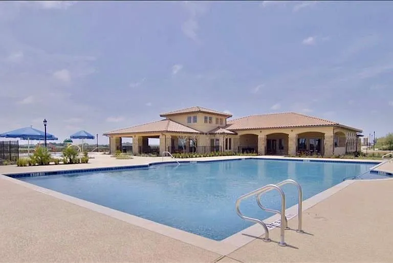 18325 Urbano Dr — Photo 24