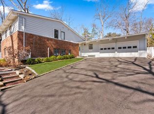 26 Highwood Rd, East Norwich, NY 11732