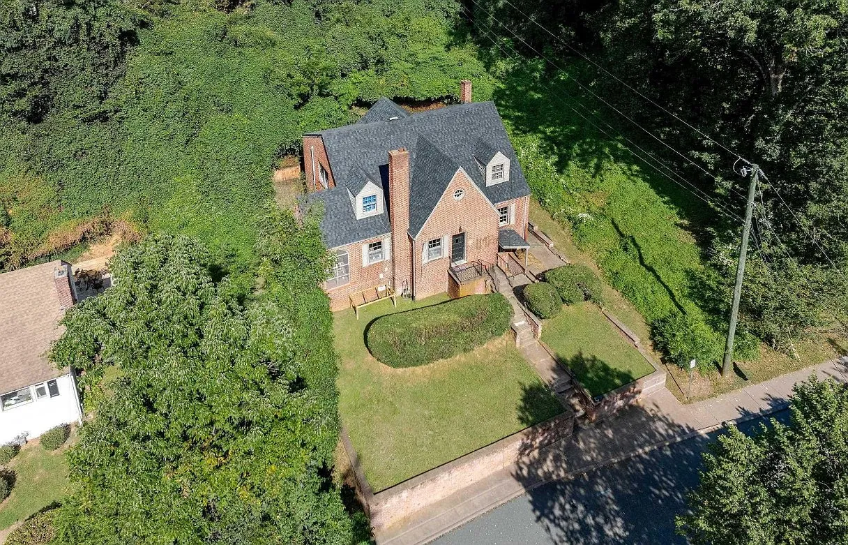 8 bed, 2170 sqft, $10,395 — Photo 3