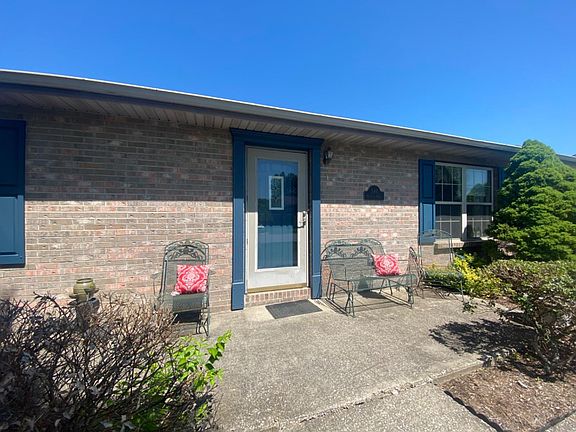 4th image of 348 Michelle Dr