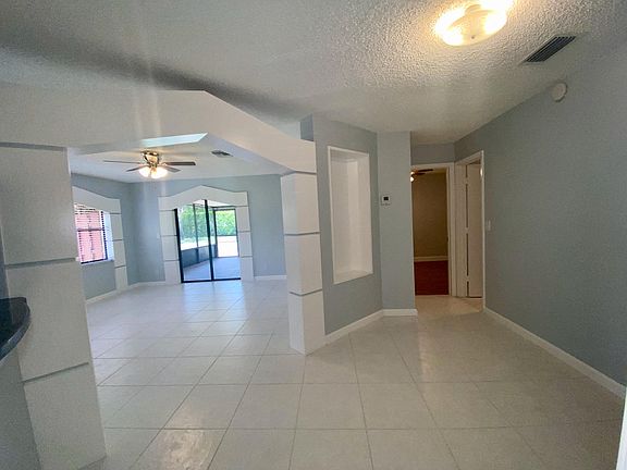 4th image of 5325 Jog Ln