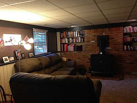 4th image of 110 Birchcrest Dr