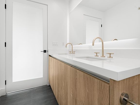 5th image of 8555 Colgate Ave #401