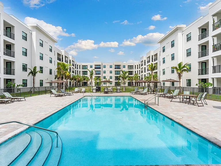 Cape West 91 Villa Apartments — Photo 6