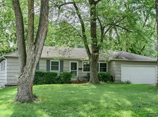 8029 Outlook Ln, Prairie Village, KS 66208