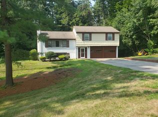 1 Hunter Dr, Andover, MA 01810