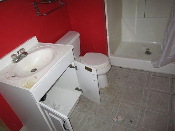 4th image of 292 Hawthorne St