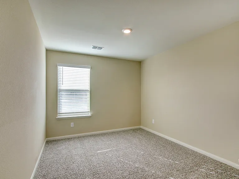 3217 Bowen St — Photo 2