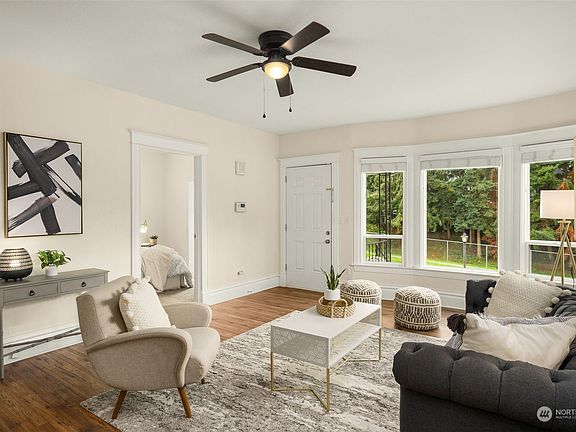 3rd image of 3425 Grand Avenue
