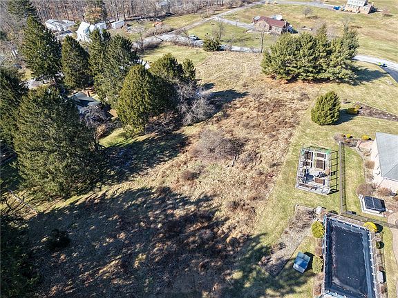 3rd image of 4990 Lakewood Rd