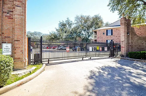 2255 Braeswood Park Dr Photo 1