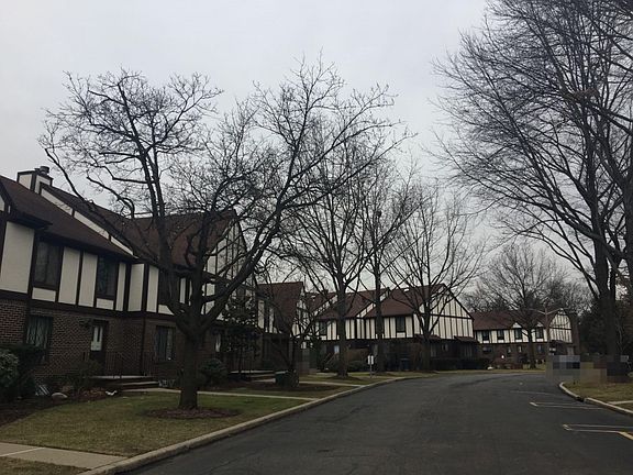 5th image of 104 Holiday Ln
