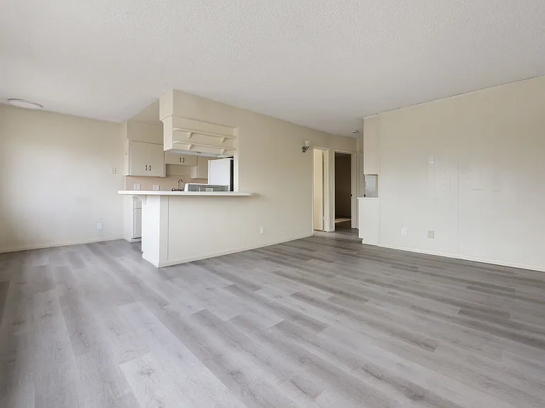 3877 Menlo Ave #10 — Photo 8