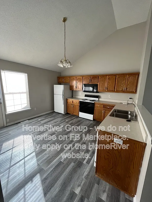 3 bed, 2.0 bath, 900 sqft, $1,595 — Photo 4