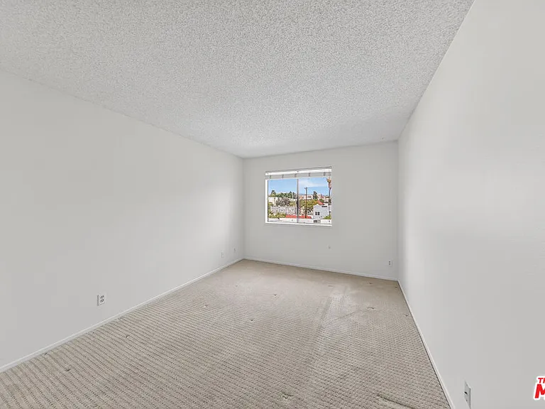 1118 Valencia St #310 — Photo 13