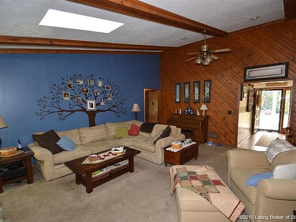 3rd image of 10 Carol Ct