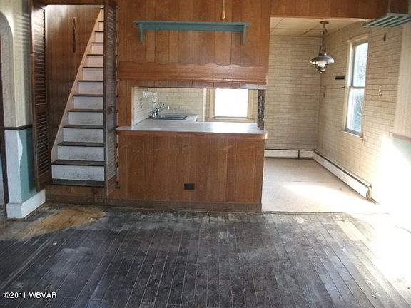 3rd image of 428 Charlotte Ave S