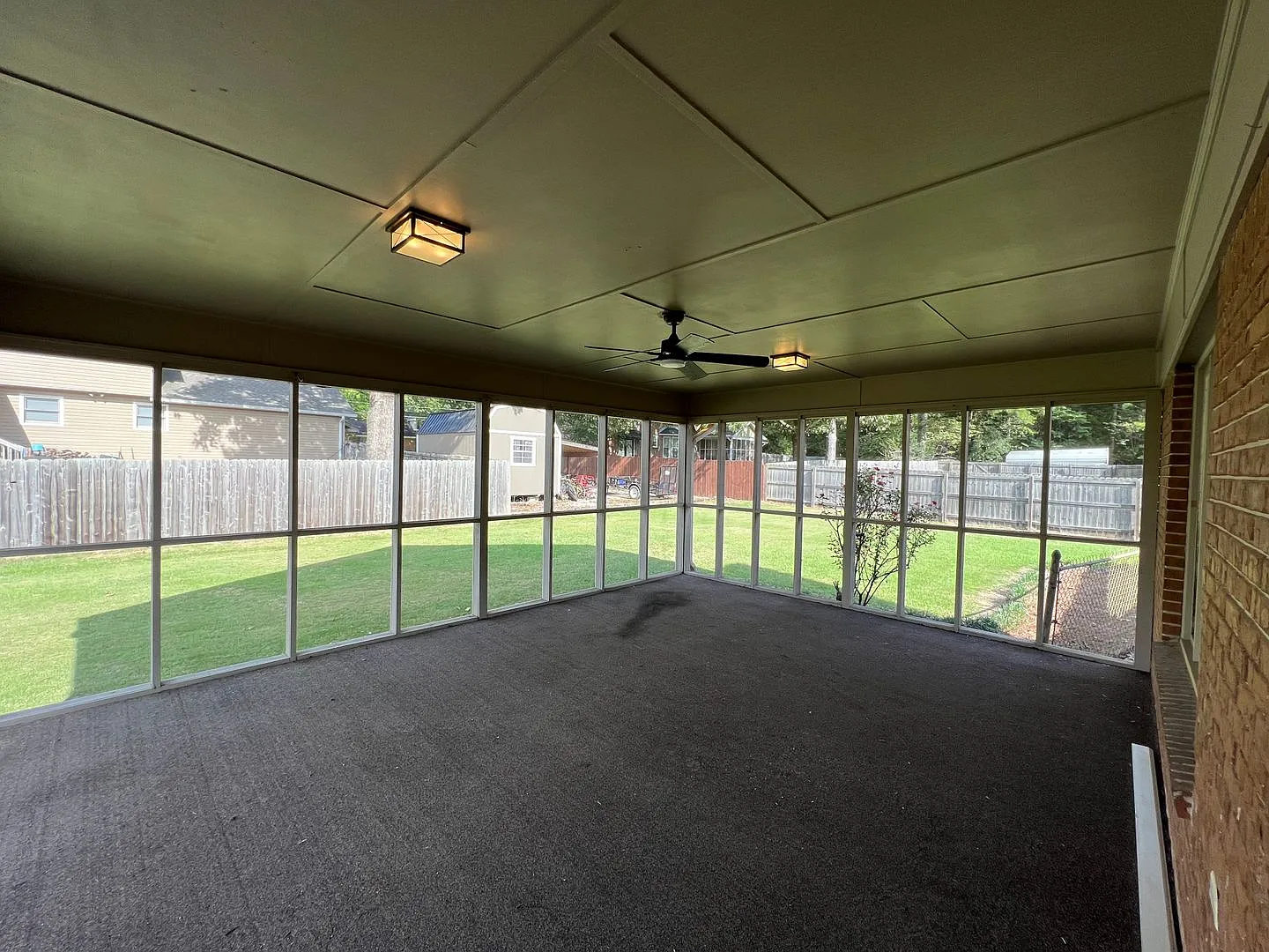 3 BR 2 BA with tons of closet space. No Pets! — Photo 4