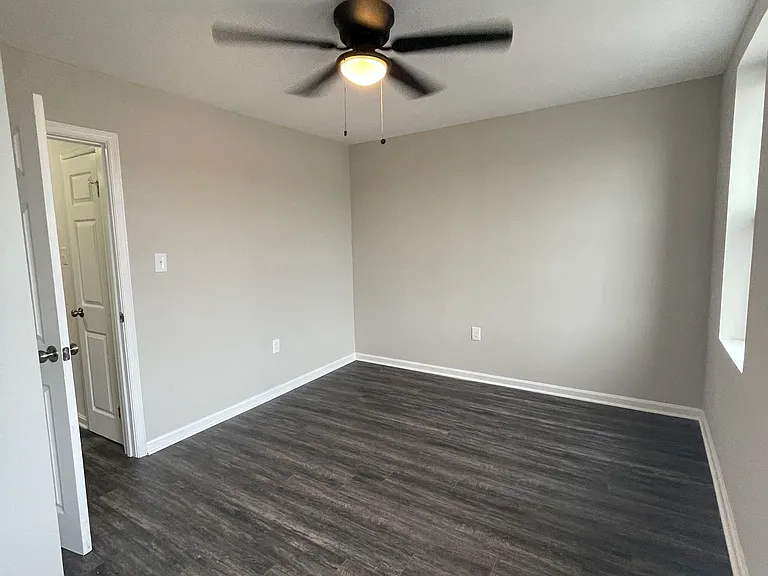 1514 N Luzerne Ave — Photo 28
