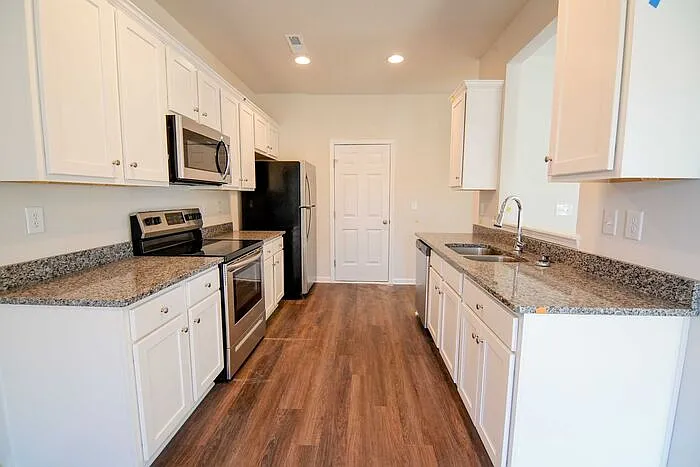 3 bed, 2.5 bath, $1,650 — Photo 2
