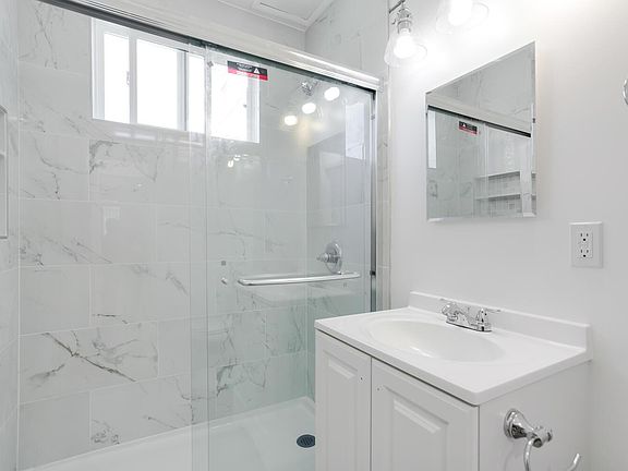 3rd image of 323 E Chestnut St APT 6