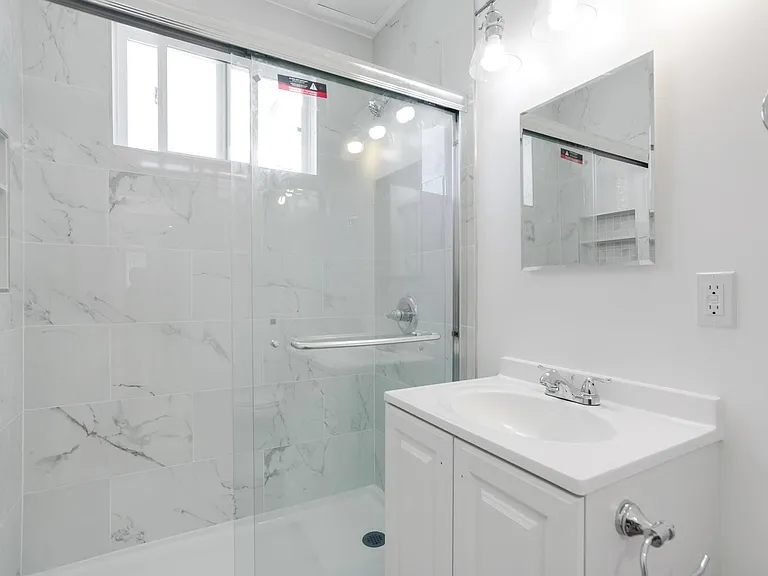 323 E Chestnut St #7 — Photo 5
